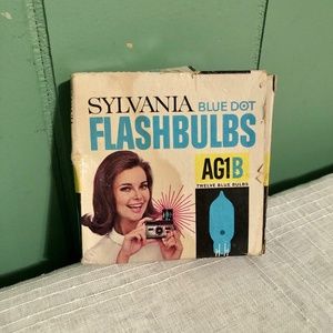 Vintage New Sylvania AG1B Blue Dot Flashbulbs 5 Bulbs In Original Box